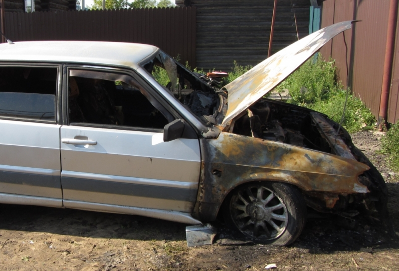 В Марий Эл сгорело авто, с включенным зажиганием
