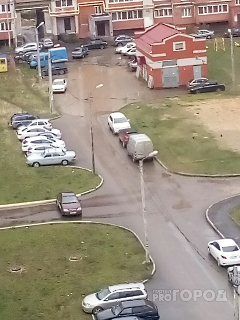 В Йошкар-Оле машины стоят в огромных лужах