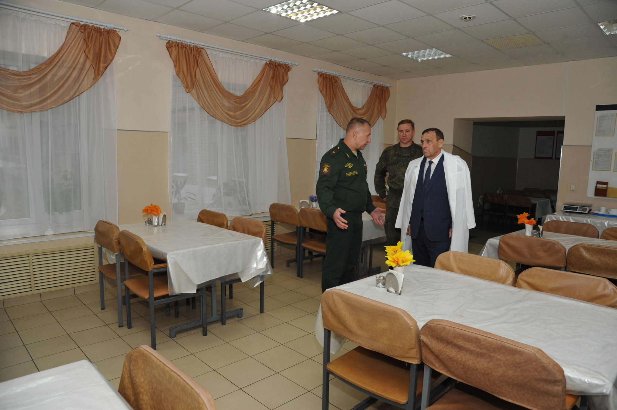 Глава Марий Эл Александр Евстифеев посетил военный госпиталь