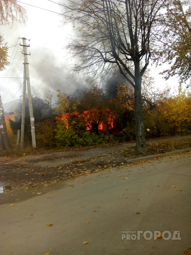 Пожар в Йошкар-Оле: огонь охватил целый дом