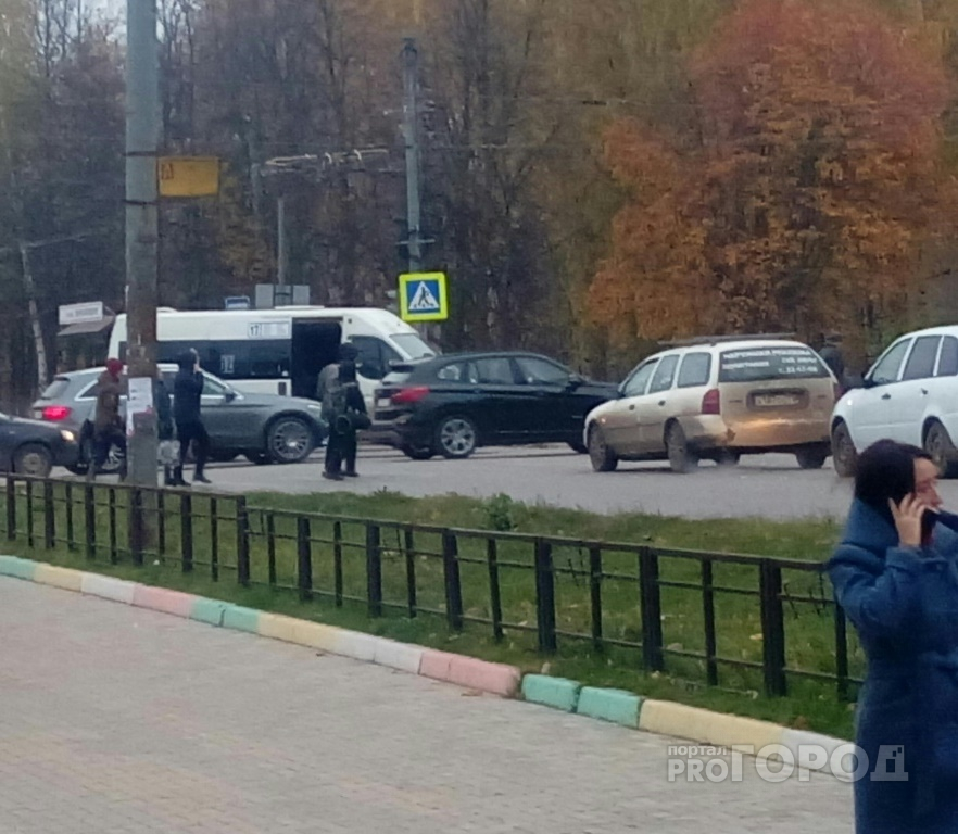 В начале рабочего дня в Йошкар-Оле столкнулись иномарка и маршрутка