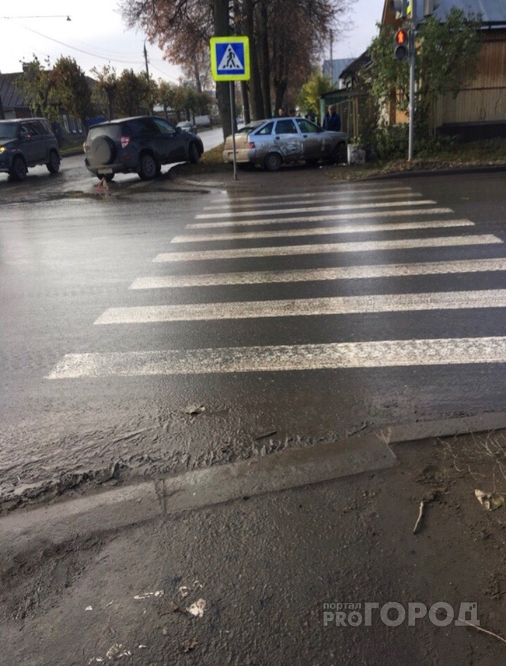 ДТП в Йошкар-Оле: После удара с RAV4 «двенадцатая» вылетела на пешеходов