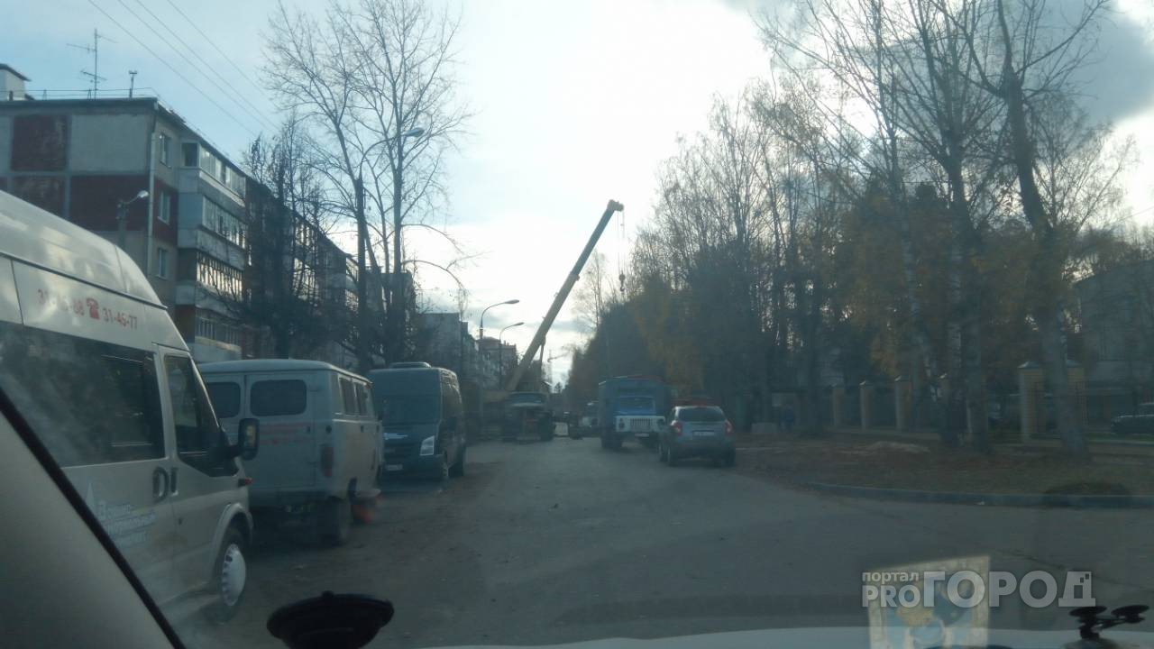 В Йошкар-Оле перекрыли дорогу: ведутся работы «под асфальтом»