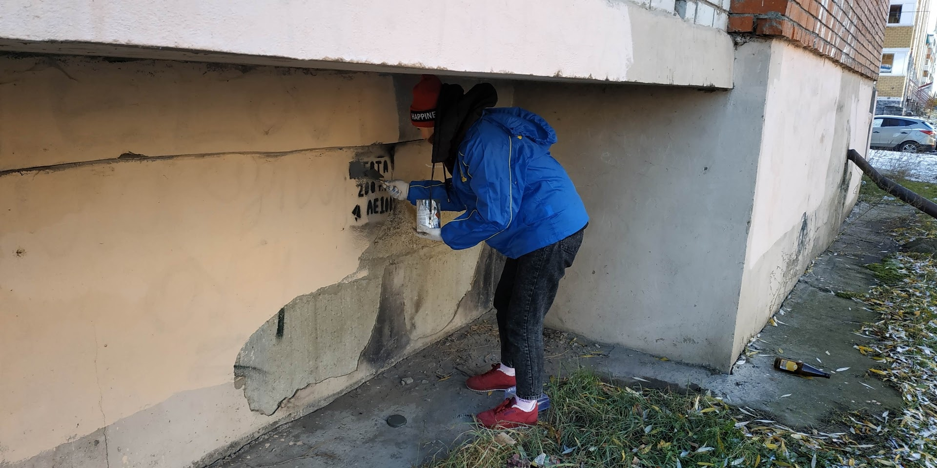 В Йошкар-Оле общественники закрашивают нарко-надписи