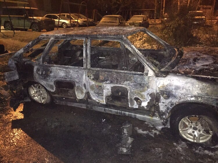 Стало известно почему в Йошкар-Оле после полуночи сгорело авто