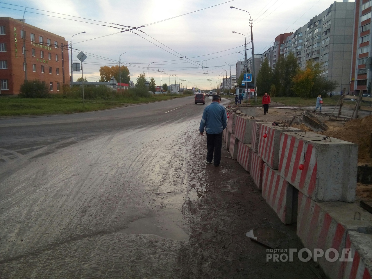 Жалоба Путину на дорогу в Йошкар-Оле: "В грязь "кинули" поддоны, чтобы хоть как-то пройти"