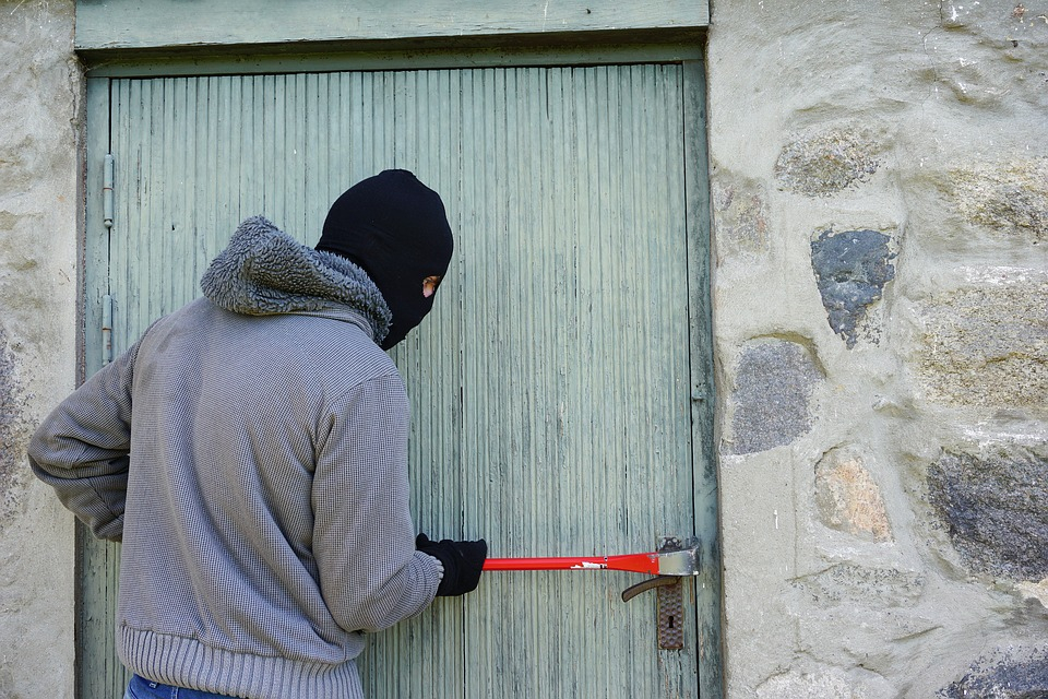 В Марий Эл разыскивают "домушника", который закрывает за собой дверь не на все замки