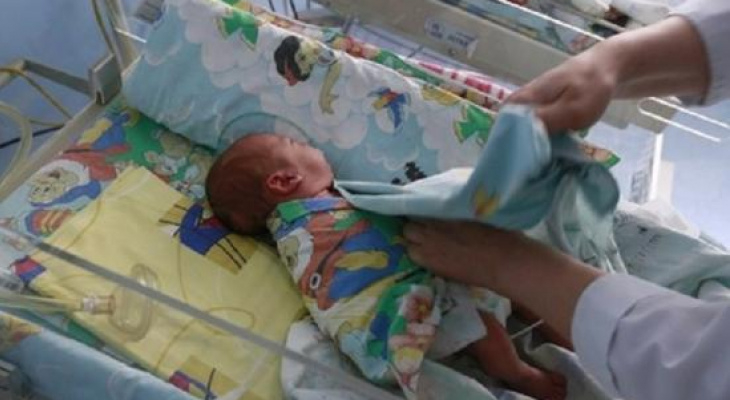 Новости России: 7-дневного младенца подкинули к дверям роддома