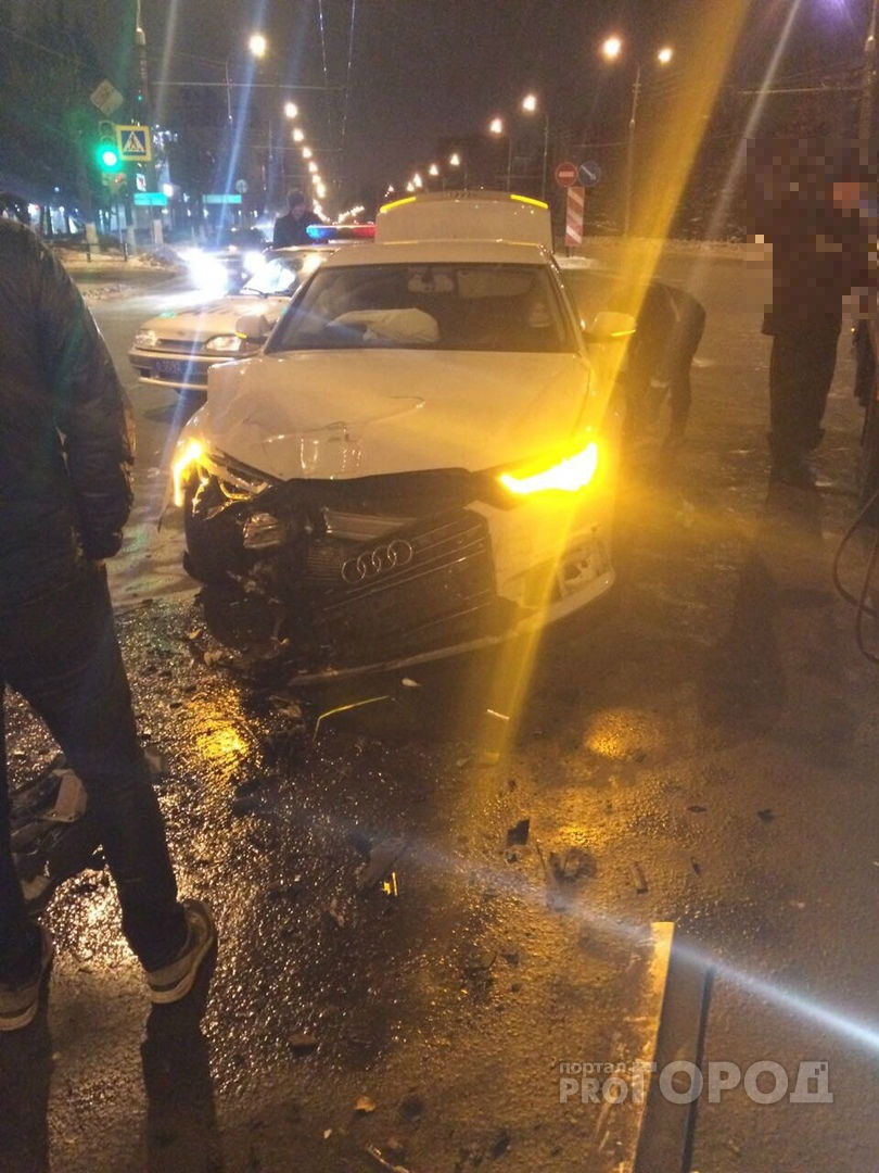 Ищут свидетелей ДТП: в Йошкар-Оле две Audi столкнулись на дороге