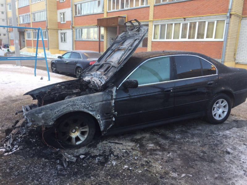 Появились подробности возгорания черного BMW в Йошкар-Оле