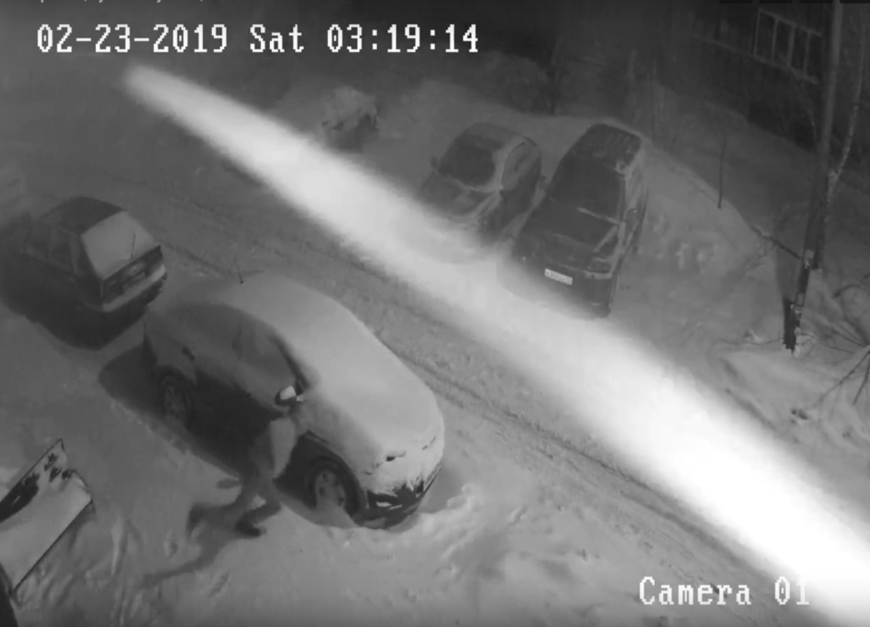 В Йошкар-Оле нетрезвый мужчина проверил автомобиль на прочность головой