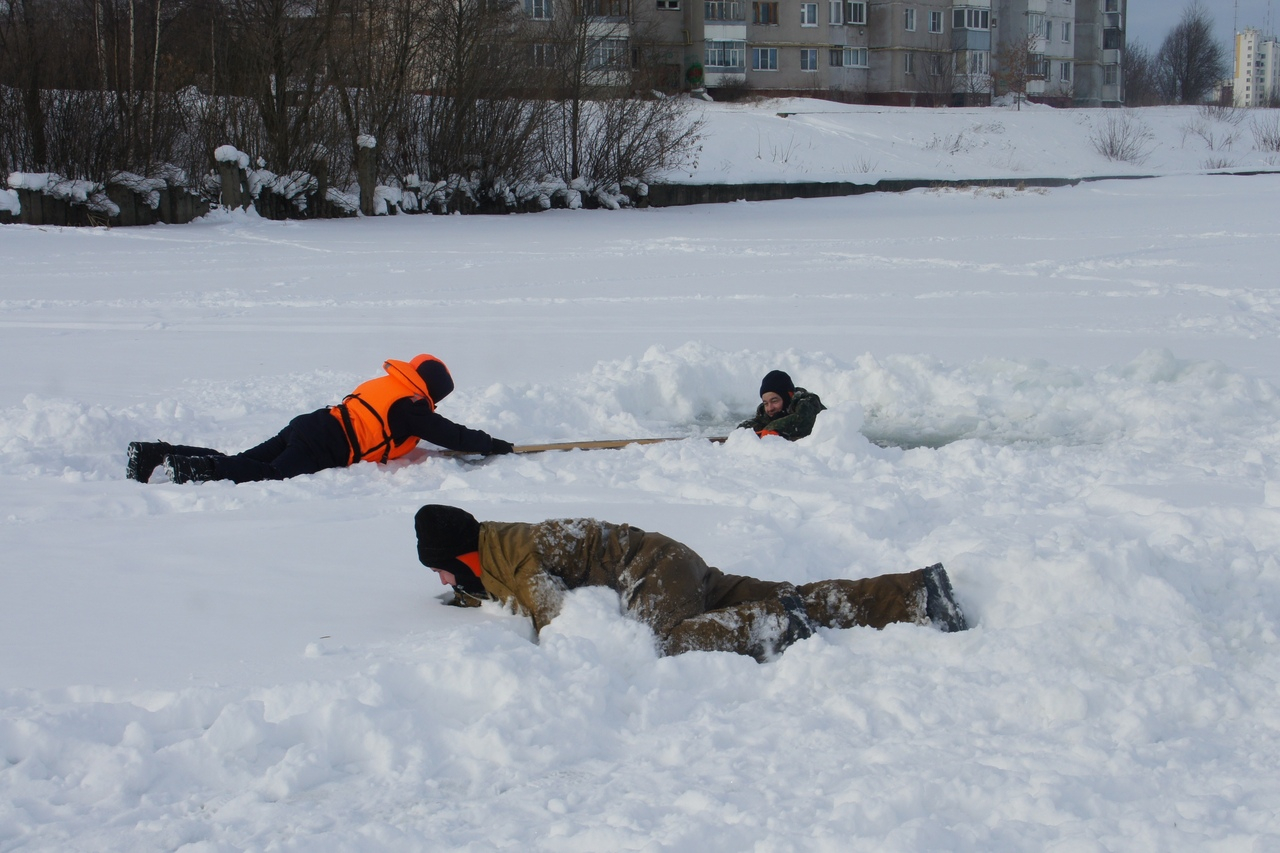 Рыбаки в Марий Эл, которые упали под лед, будут платить за свое спасение