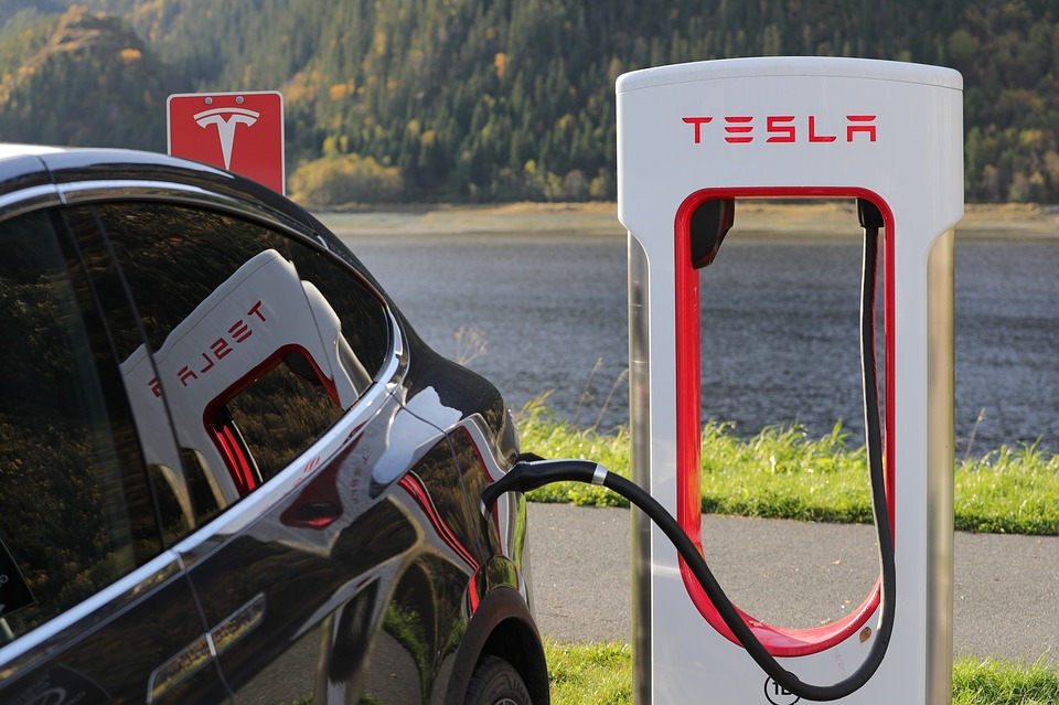 Хорошие новости: в конце 2019 года зарядка Tesla займет 15 минут