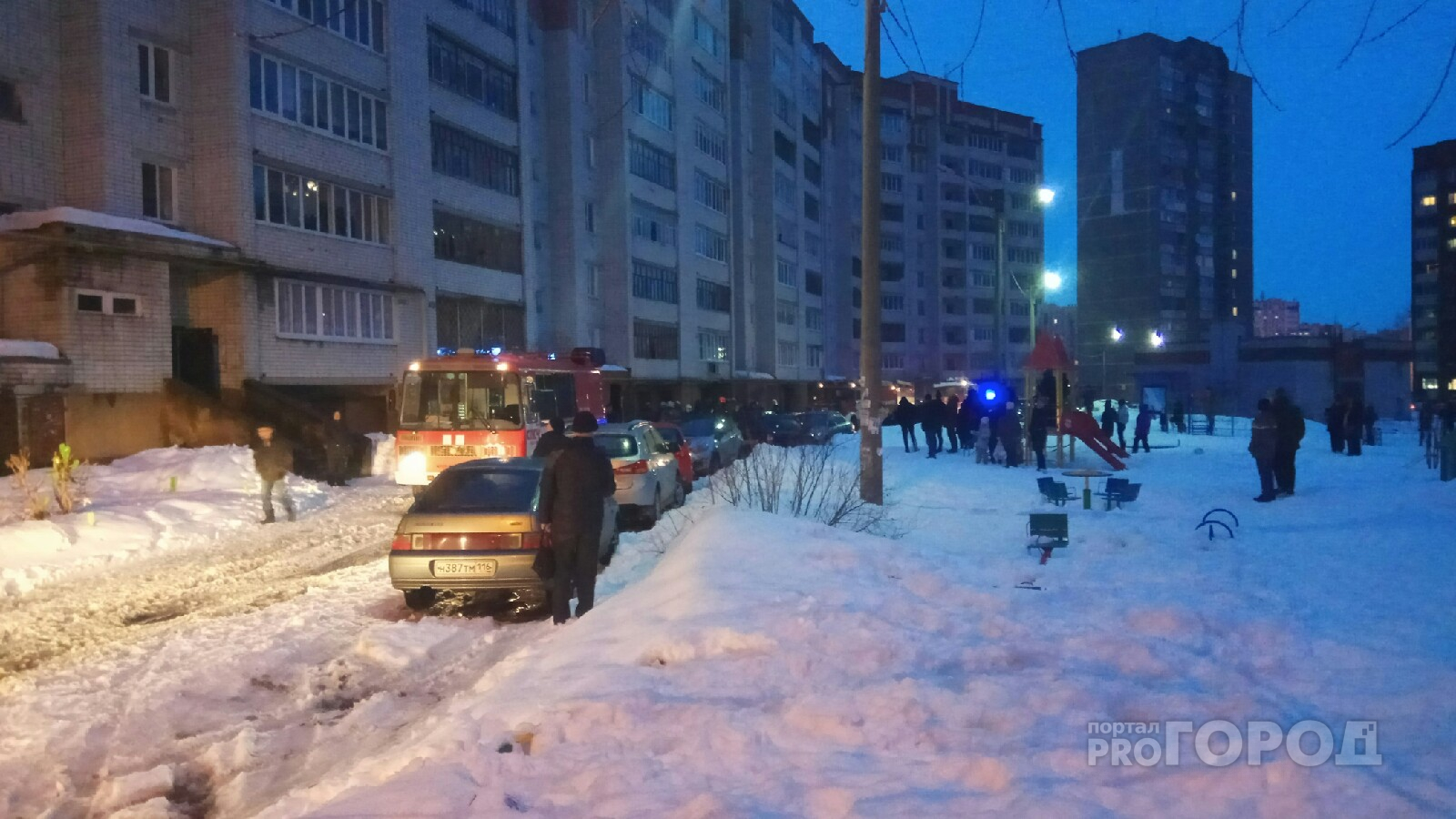 В Йошкар-Оле пожарные из-за взрыва эвакуировали подъезд жилого дома