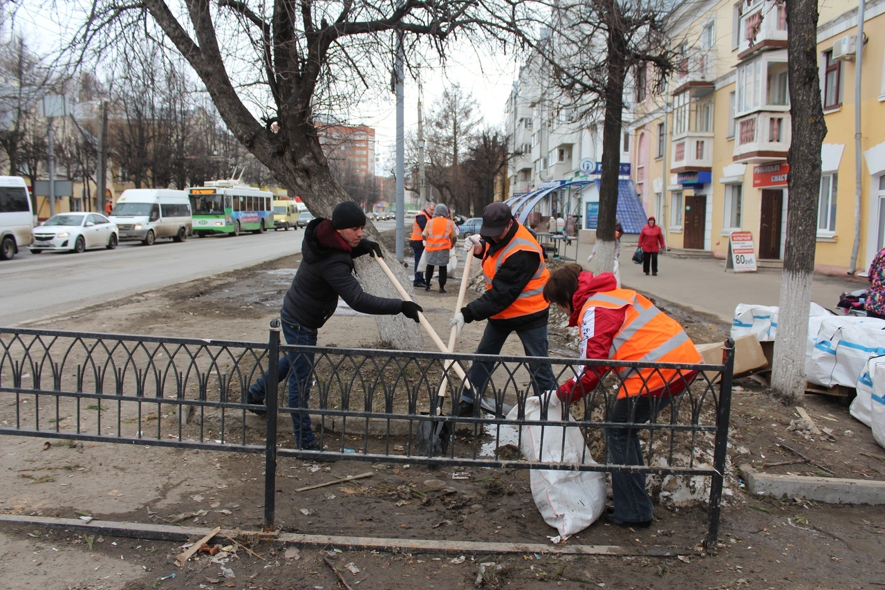 «Санитарная пятница»: более 700 йошкаролинцев вышли на уборку города