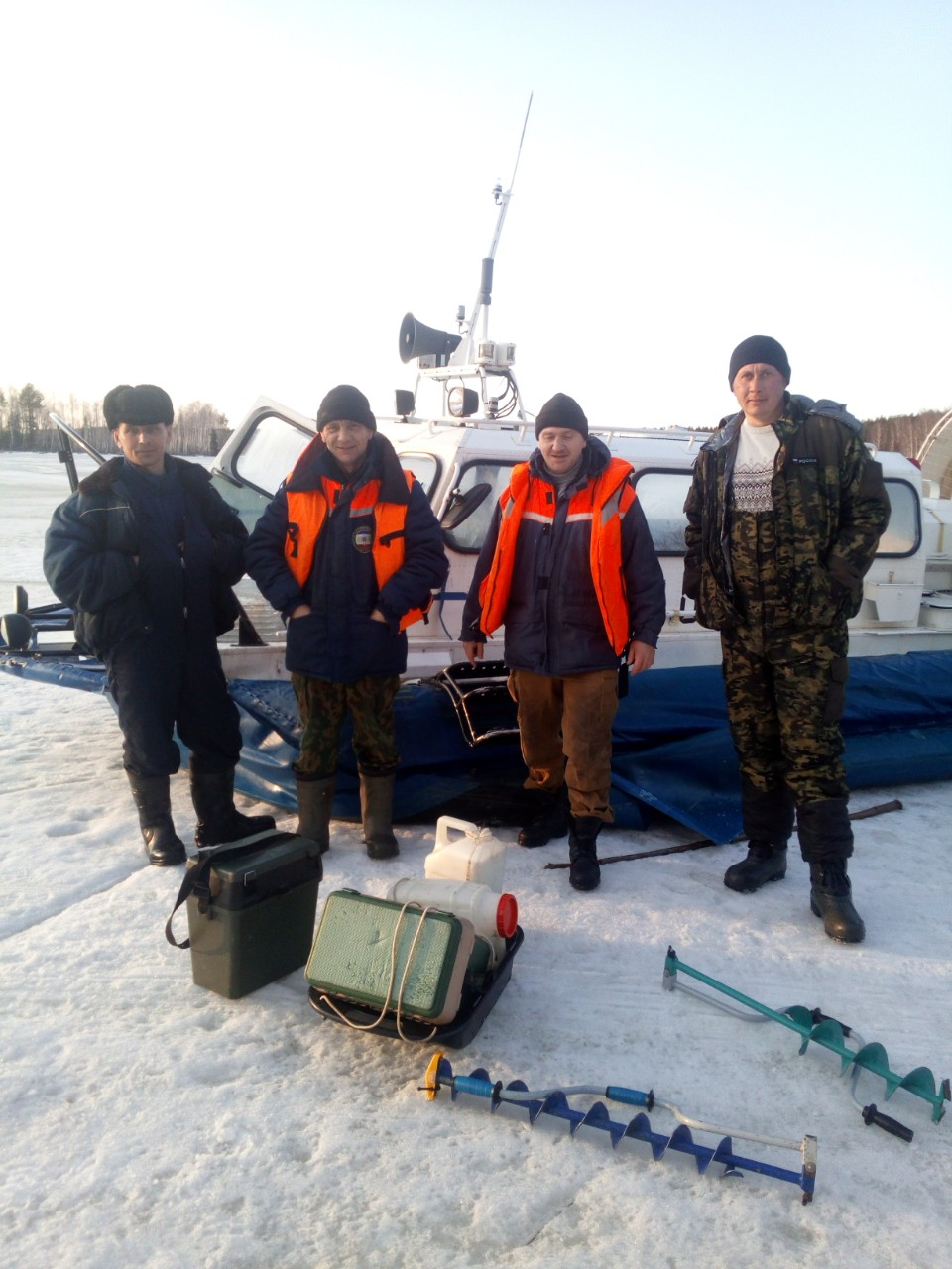 Спасатели переправили на берег «горе-рыбаков» из Йошкар-Олы