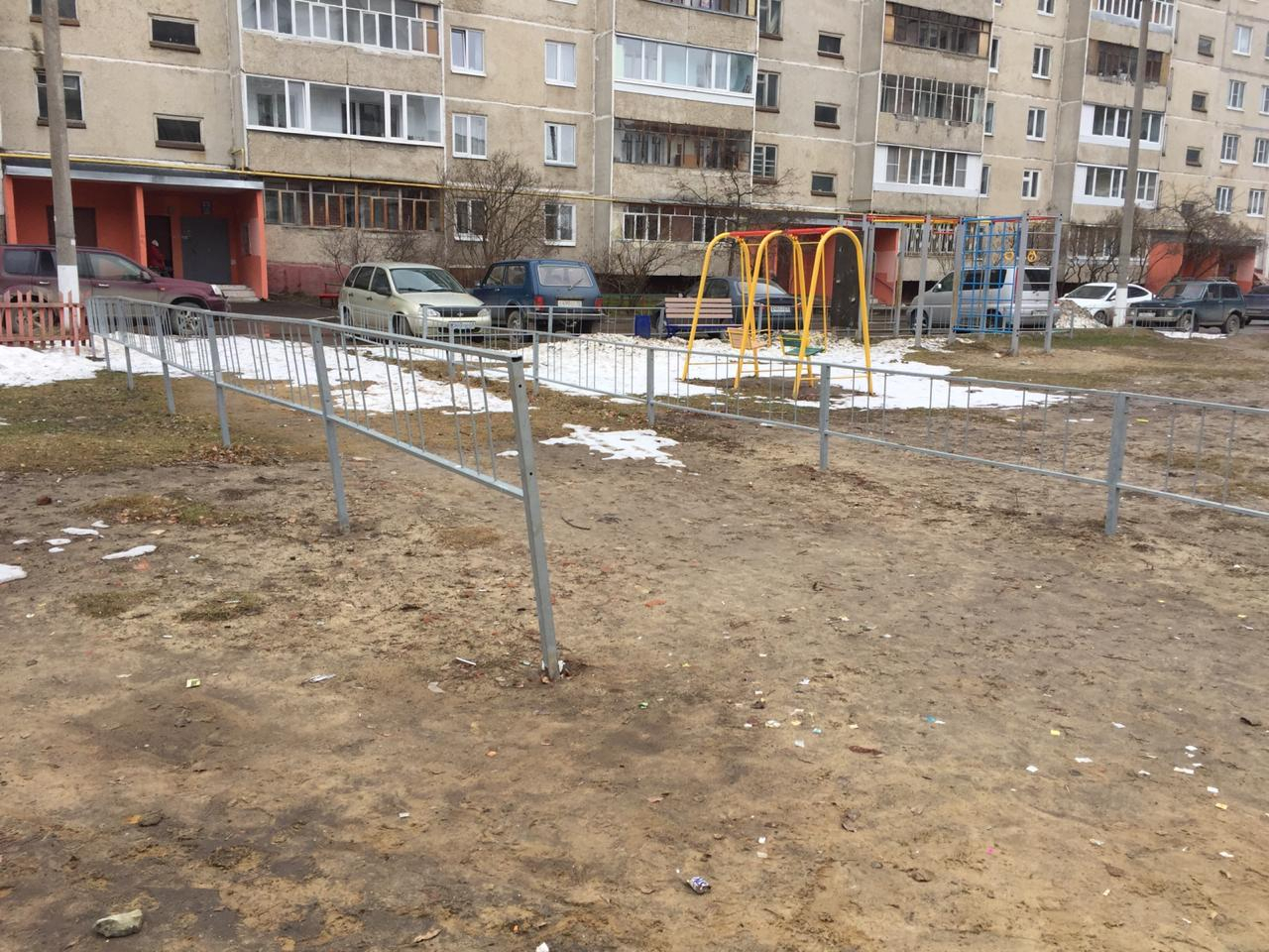 Общественник из Йошкар-Олы возмутился разрушенным двором, который создали два года назад