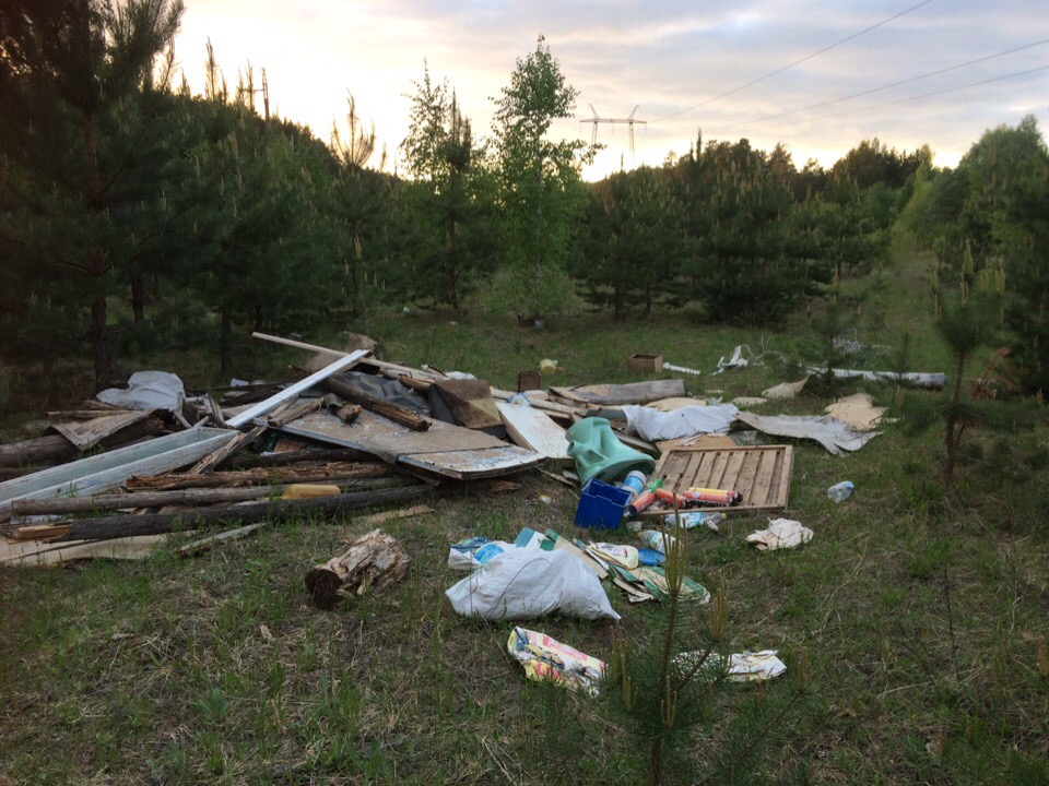 В Марий Эл окраину города "завалили" строительным мусором и горами бутылок
