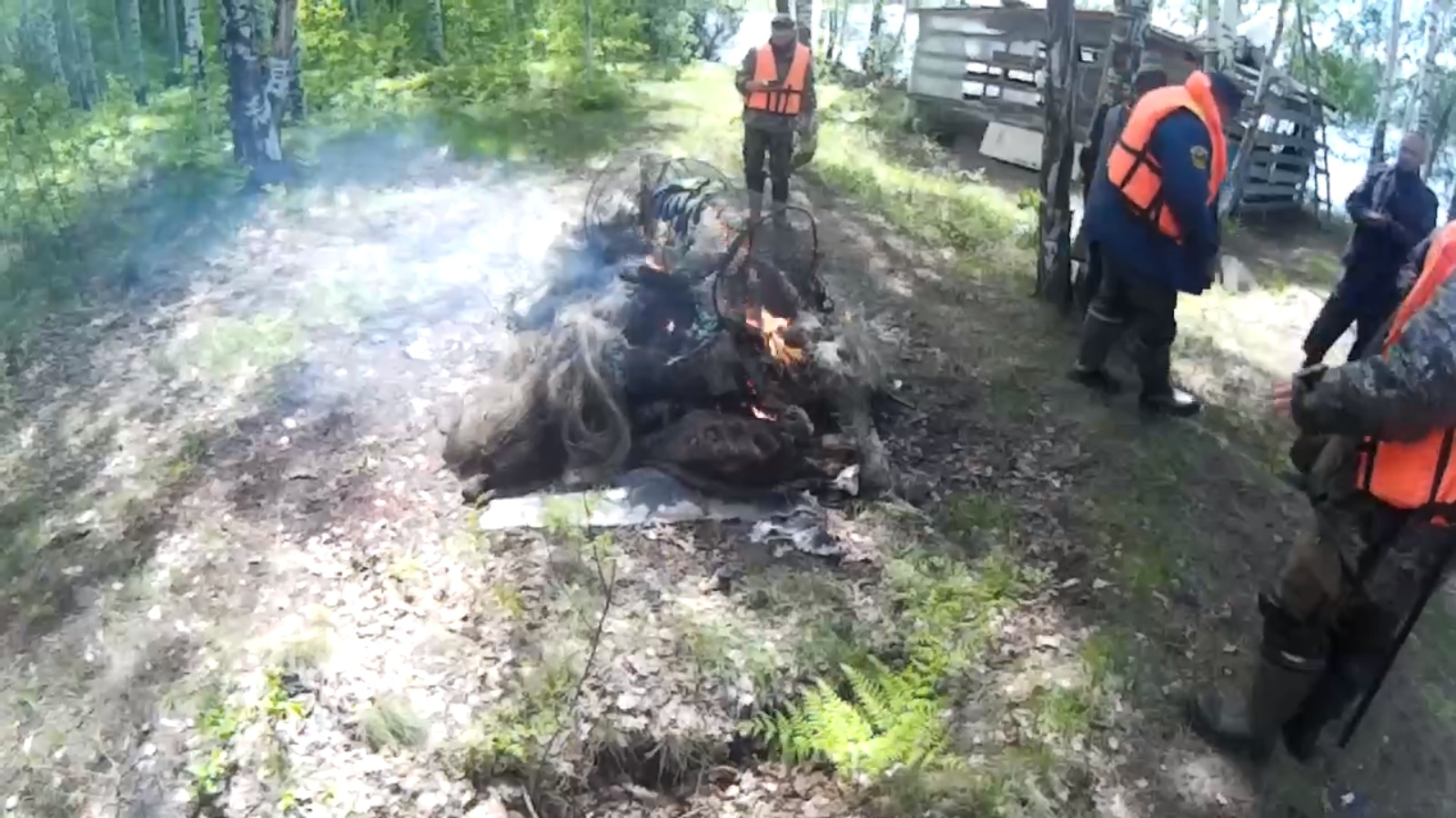 Активисты в Марий Эл сожгли брошенные сети в реках, расставленные браконьерами