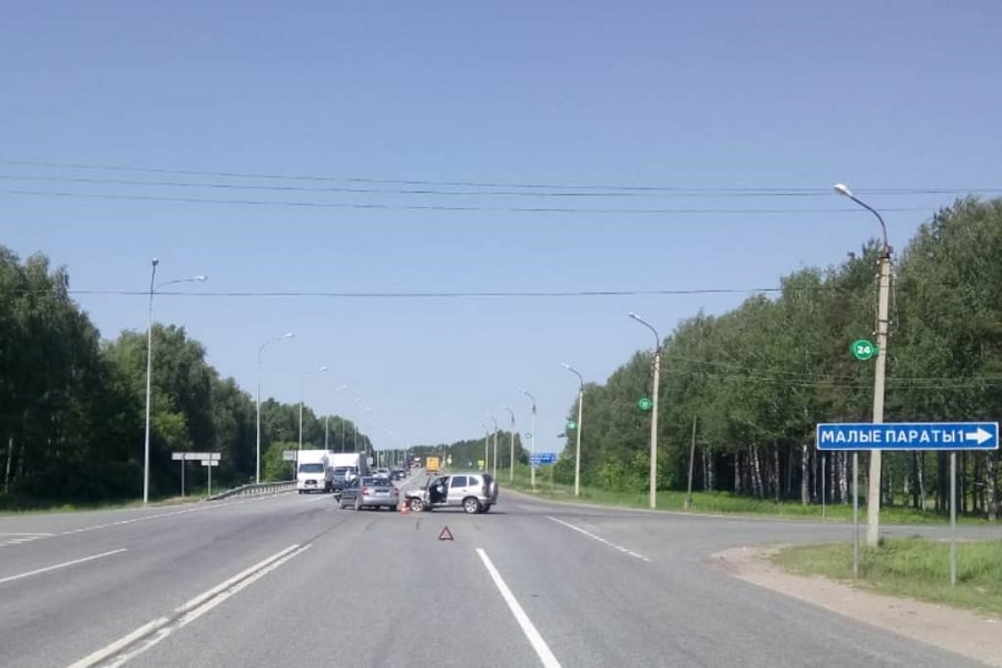 Появились подробности ДТП на Казанском тракте, где столкнулись внедорожник и иномарка