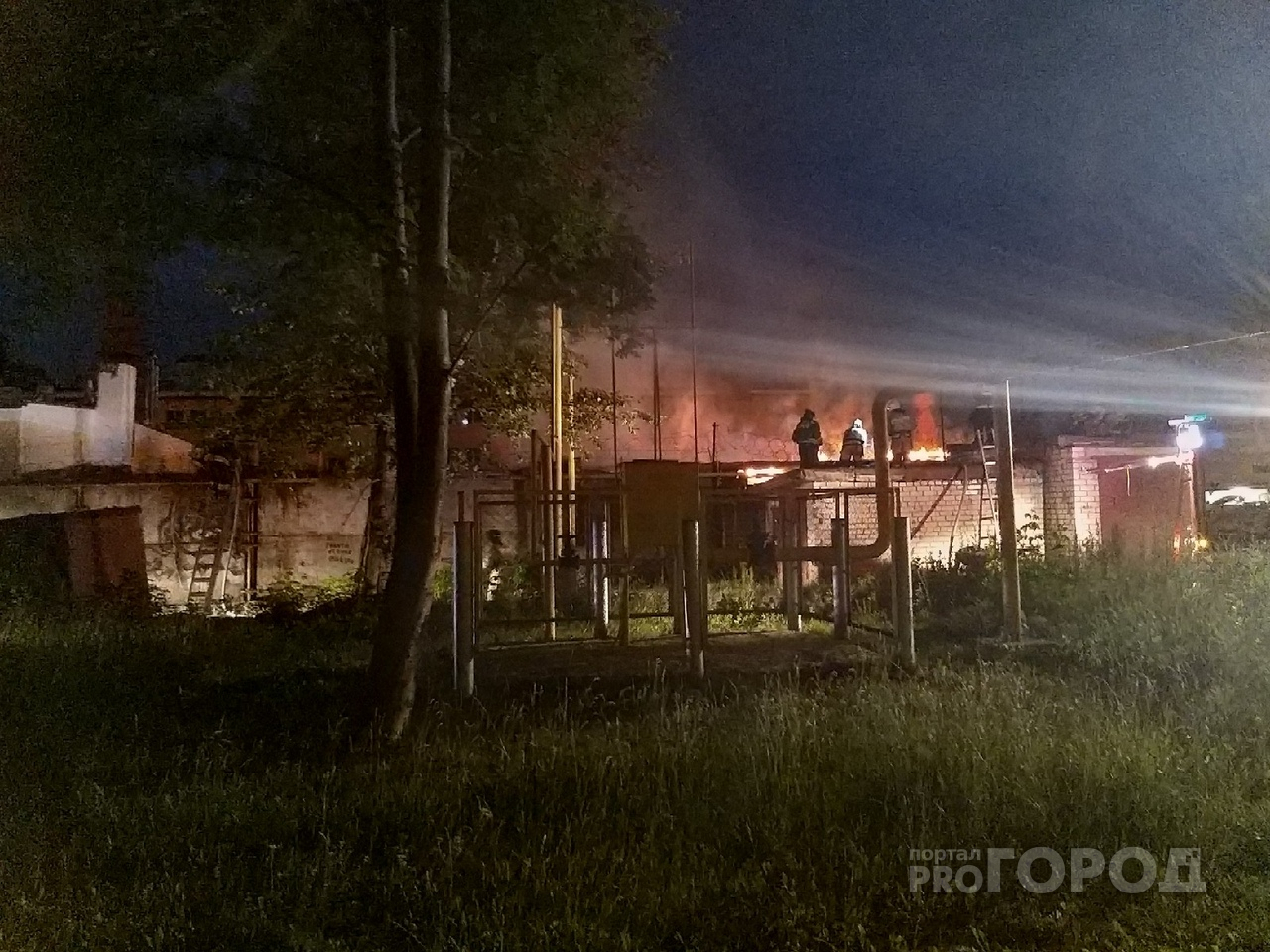 Пожар на кондитерской фабрике в Йошкар-Оле тушили 13 огнеборцев