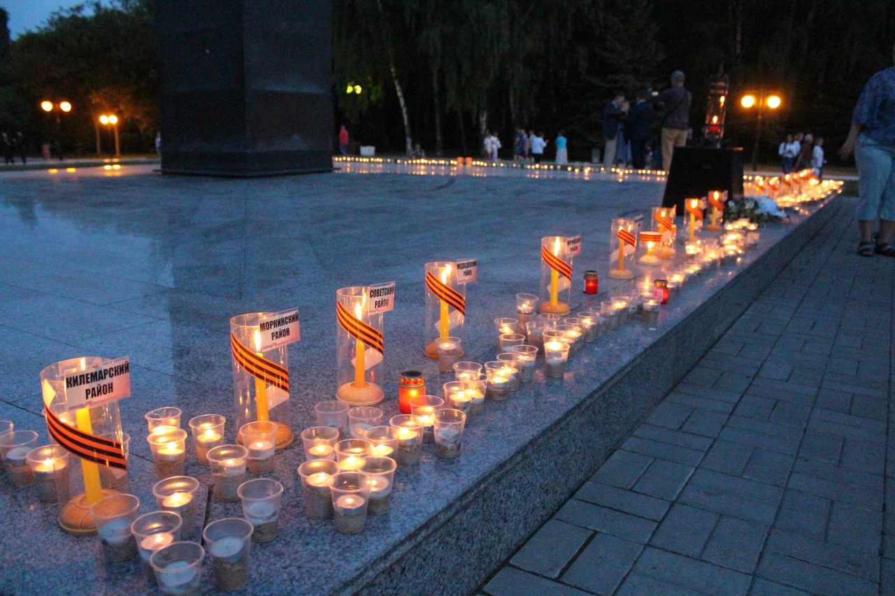 Йошкаролинцы зажгли более сотни свечей в память о павших воинах