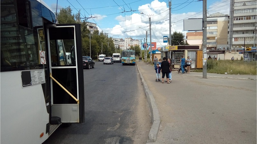 ДТП в Йошкар-Оле: в дерзкой маршрутке упала пассажирка