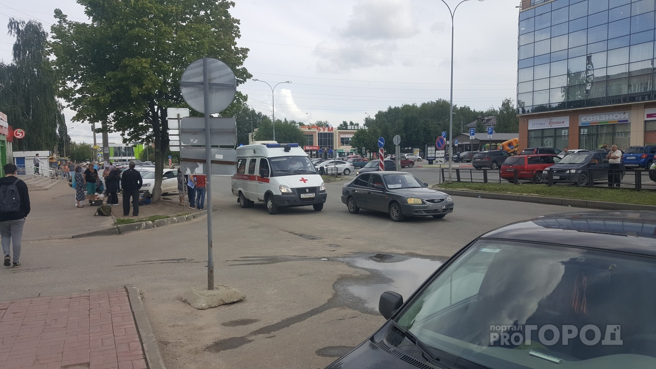 ШОК! В Йошкар-Оле иномарка сбила маленького мальчика рядом с торговым центром