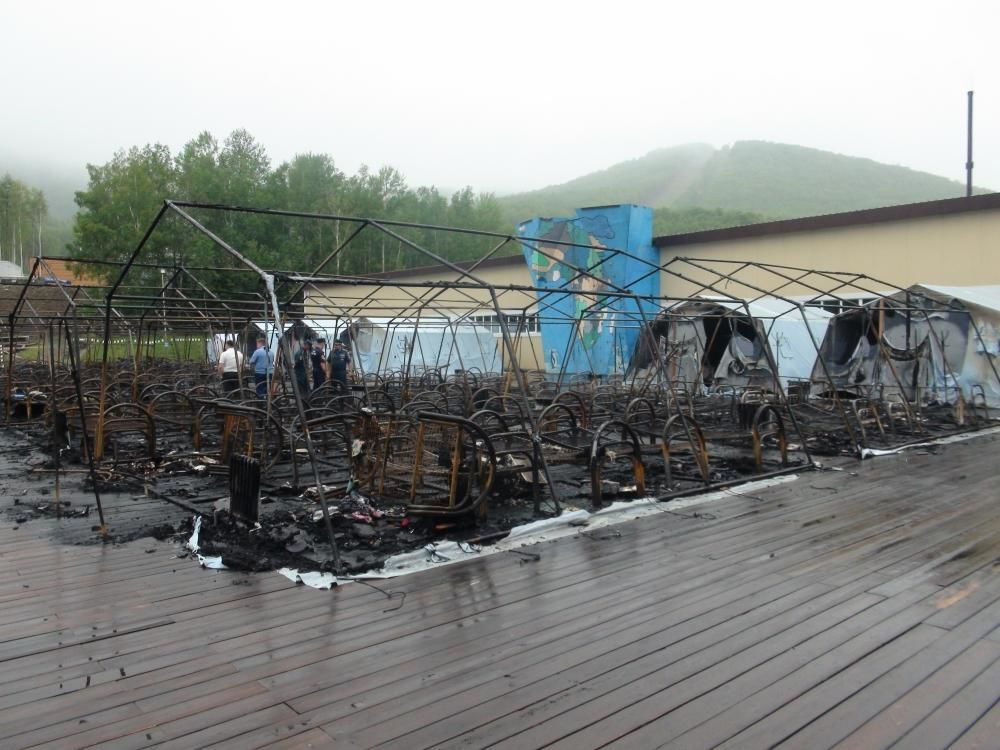 Пожар в лагере в Хабаровском крае: число погибших детей возрастает