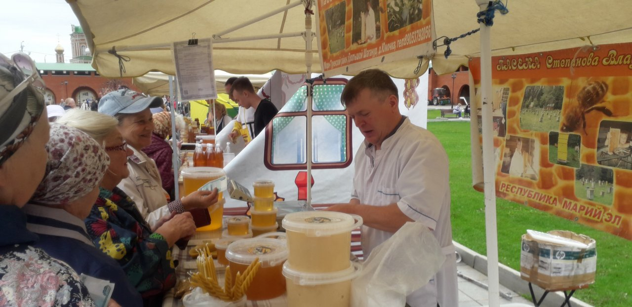 Все будет сладко: более 18 медоводов расположились на ярмарке в Йошкар-Оле