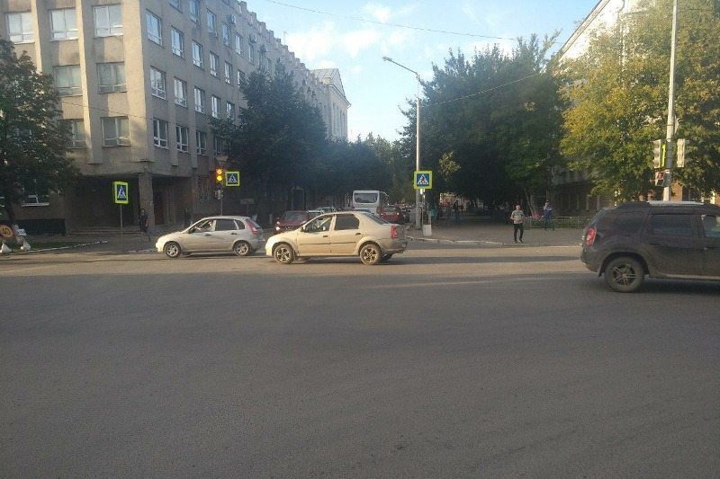 Полицейские ищут очевидцев ДТП на Ленинском проспекте в Йошкар-Олы