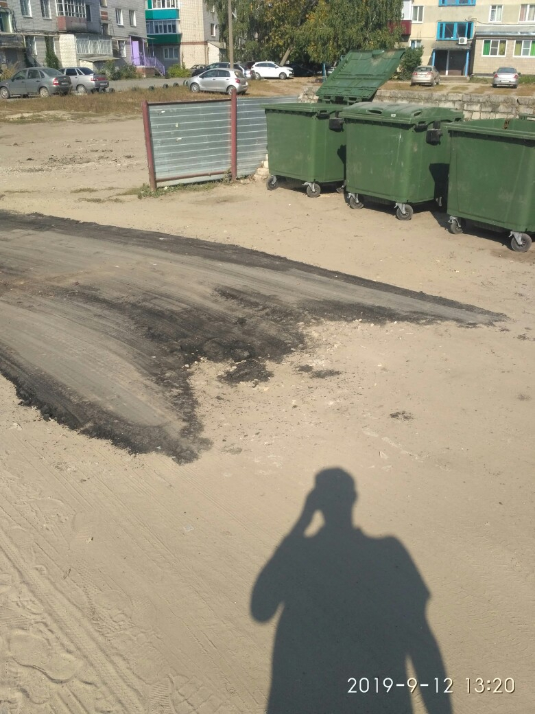 Фото дня: в Марий Эл новый асфальт закатали в песок и грязь