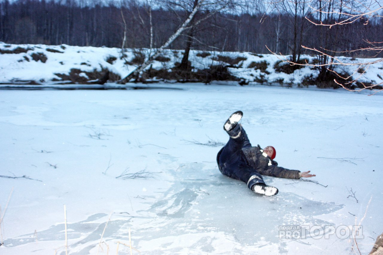 «Первый пошел»: в Йошкар-Оле на Кокшаге под лед провалился местный житель