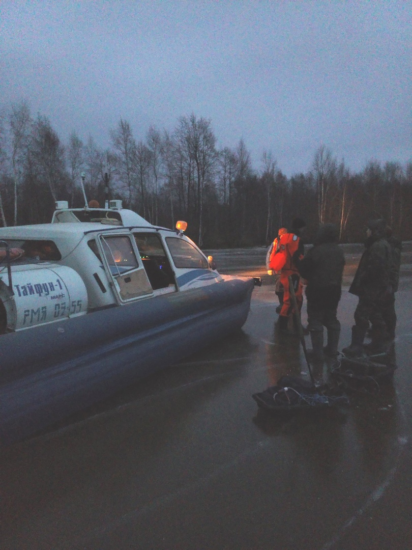 «Мы не можем выбраться - лед трещит»: в Марий Эл застрявших на реке рыбаков спасали на «воздушке»