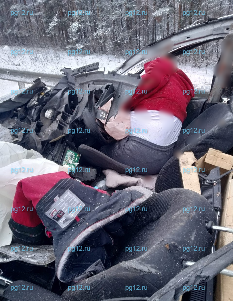 Появились фото с места смертельного ДТП на Казанском тракте