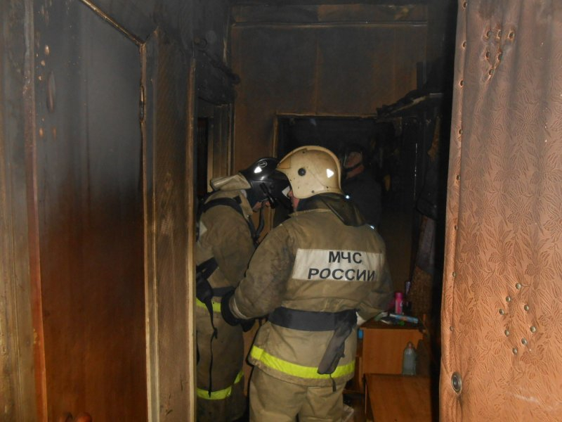 В Йошкар-Оле после полуночи загорелась квартира: есть пострадавшие