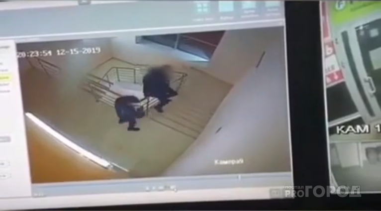 Камеры зафиксировали момент падения подростка с четвертого этажа в одном из ТЦ Йошкар-Олы