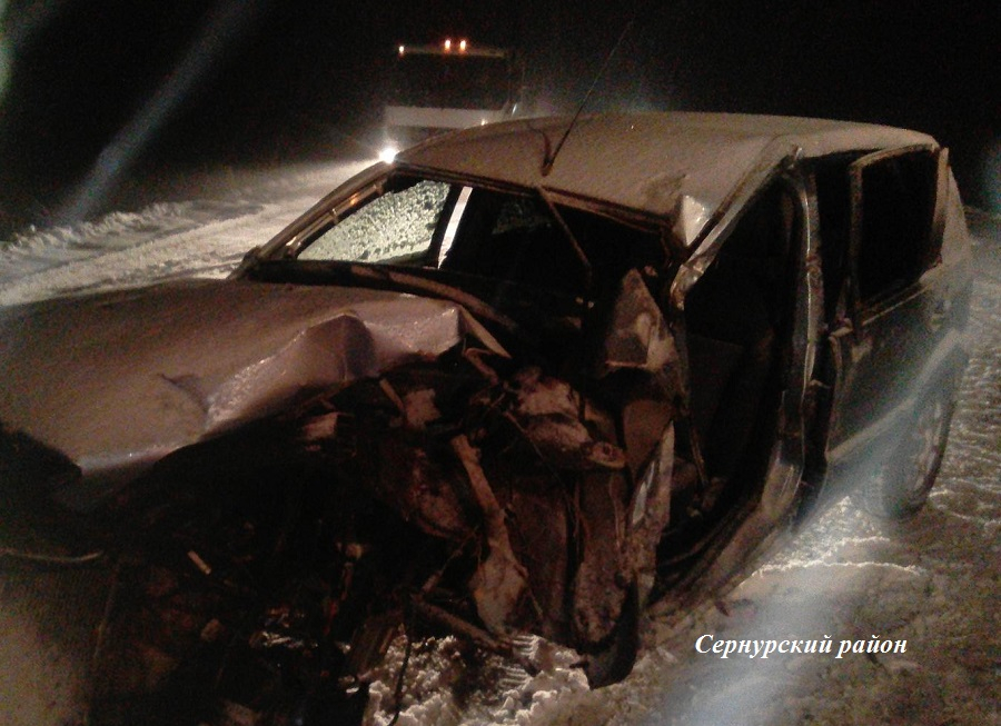 На трассе Йошкар-Ола-Уржум столкнулись КамАЗ и Ford: один погиб, двое пострадали