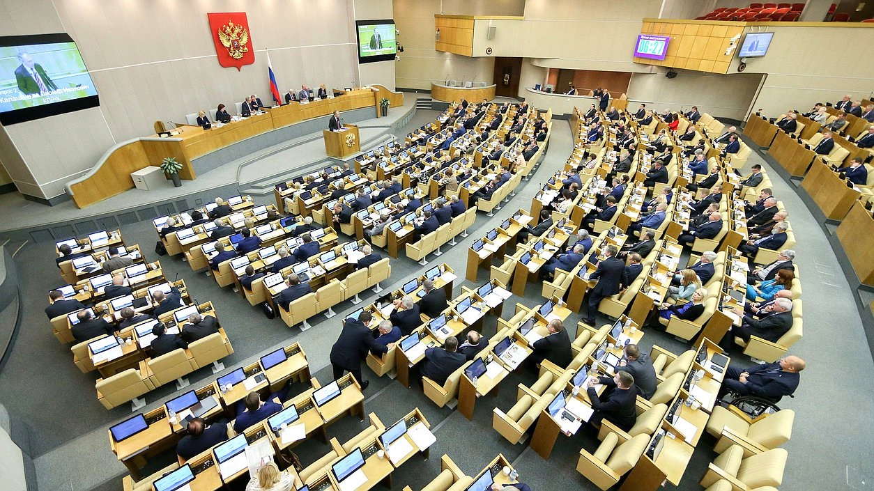 Депутаты Госдумы одобрили в первом чтении поправки в Конституцию