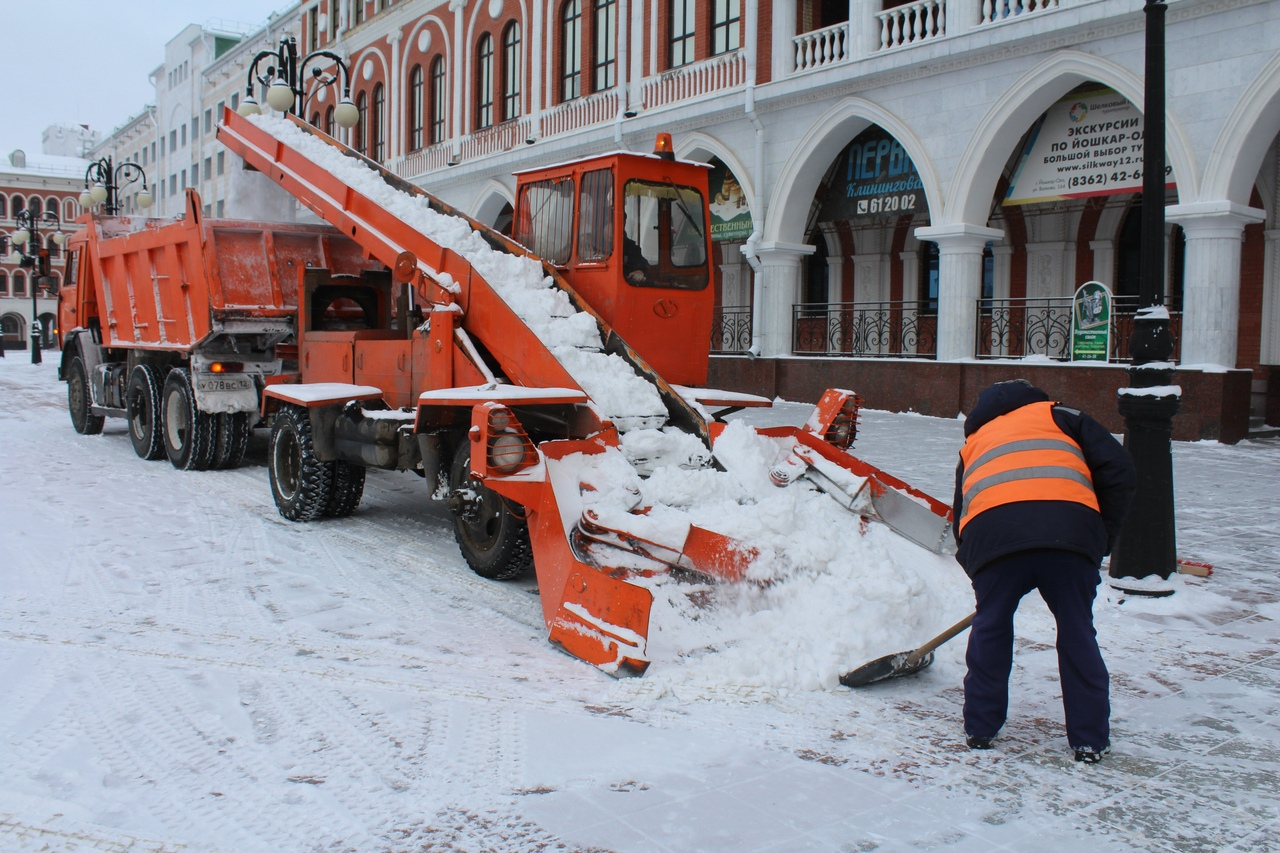 В Йошкар-Оле коммунальщики за выходные вывезли на свалку более 600 кубометров снега