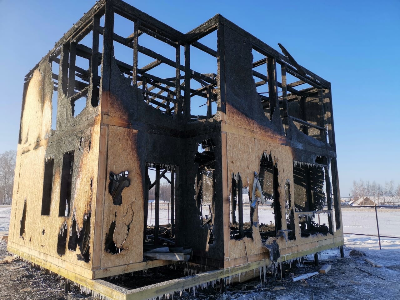 «Слишком поздно заметили пламя»: в Марий Эл сгорел строящийся дом