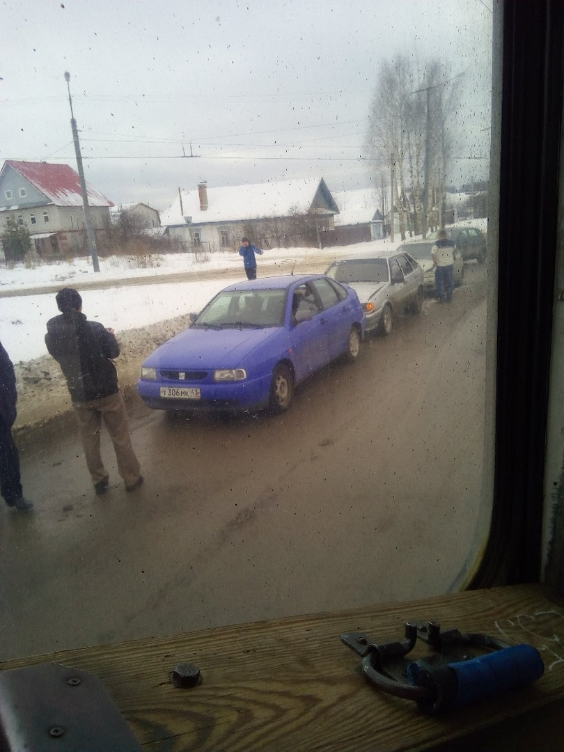 В Йошкар-Оле на Гайдара "паровозиком" столкнулись четыре легковушки