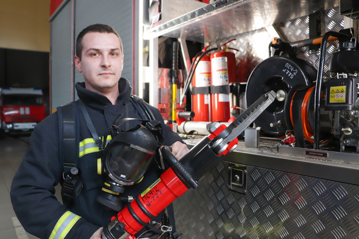 Мужские профессии: Сбербанк рассказал истории успеха настоящих мужчин