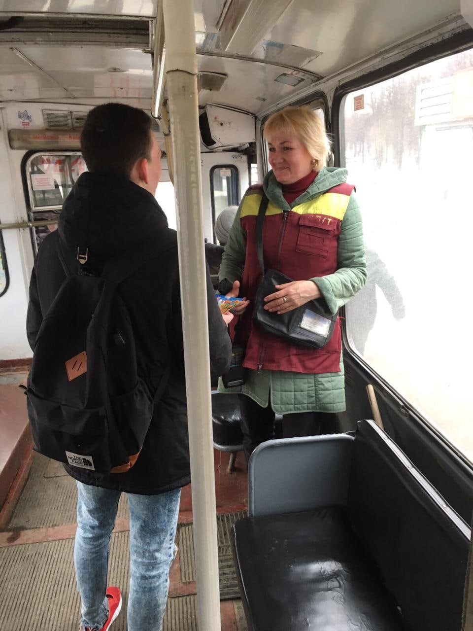 Минута «милоты»: йошкаролинцы поздравили работниц троллейбусного парка