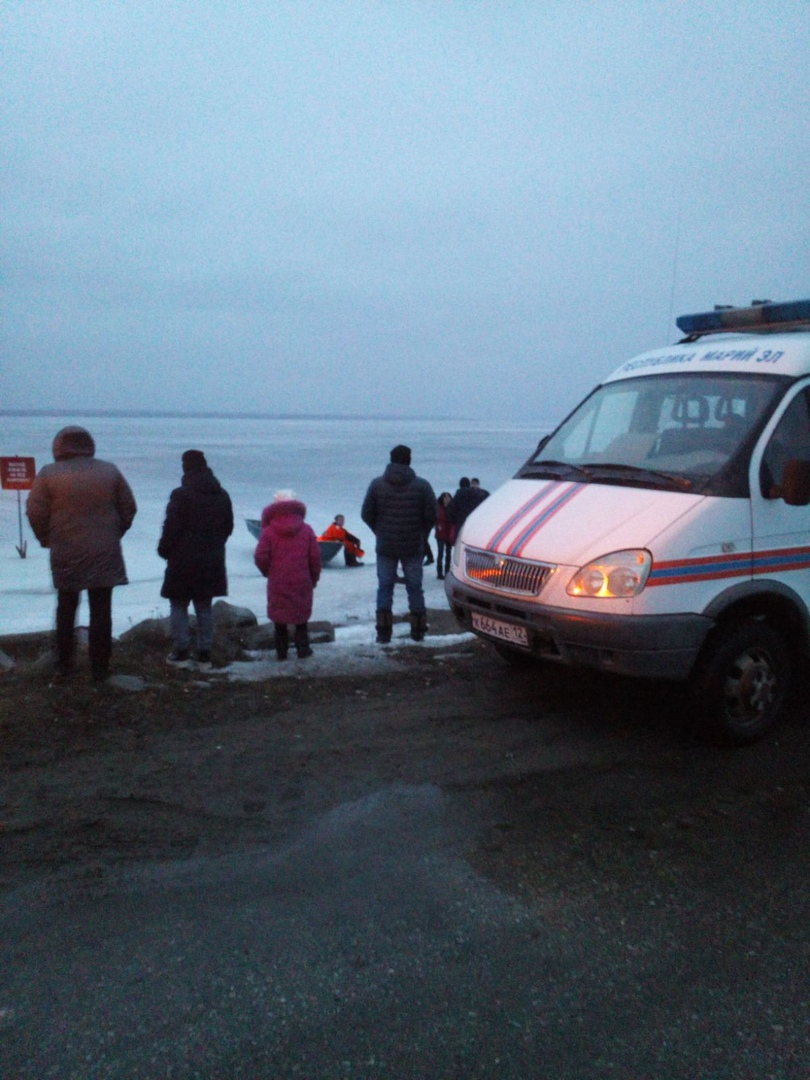 Спасатели эвакуировали двух жителей Марий Эл, оказавшихся в ледяной Волге