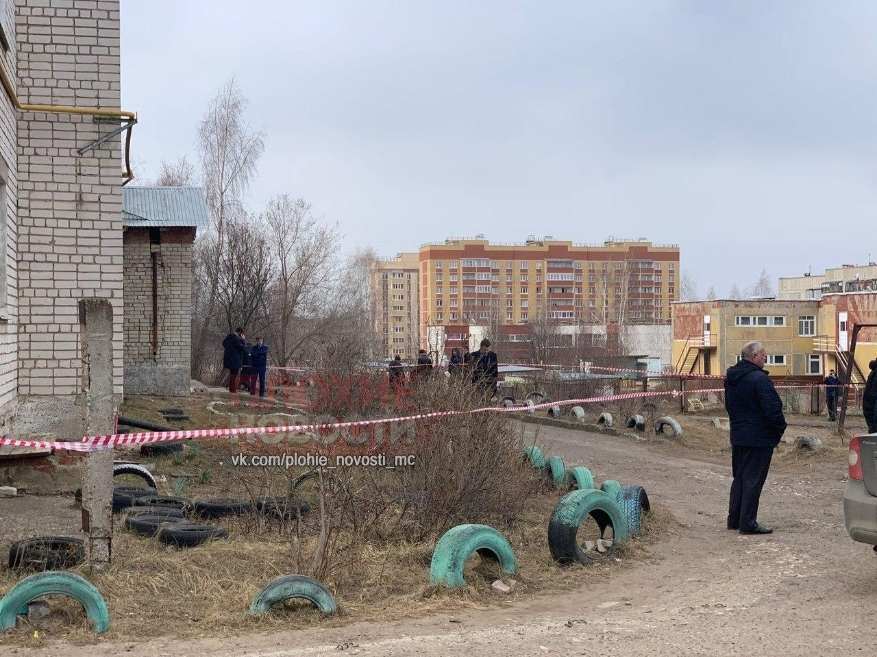 «Младшей перерезал горло»: в Сети появились жуткие подробности убийства семьи в Волжске