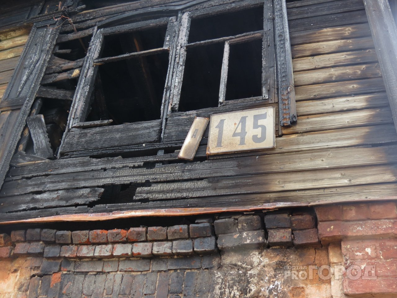 В Марий Эл ночью горел садовый дом: тушили семнадцать огнеборцев