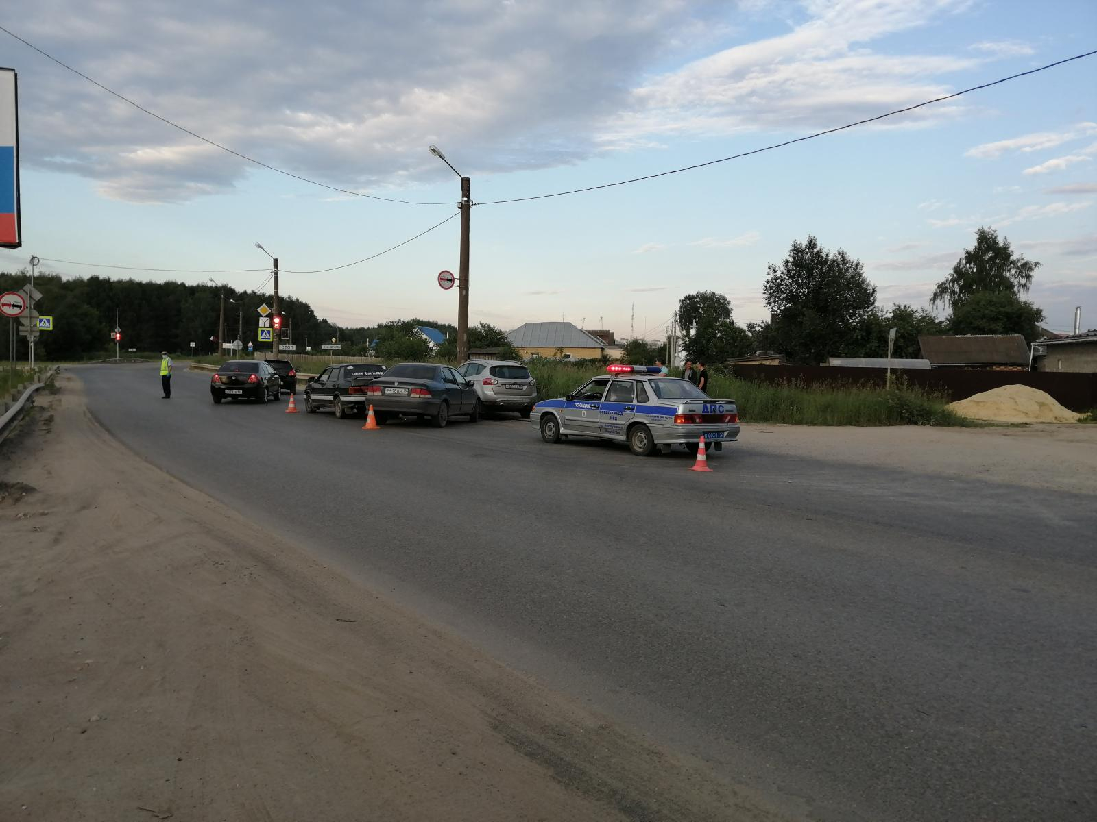 На улице в Йошкар-Оле столкнулись две иномарки и «пятнадцатая»