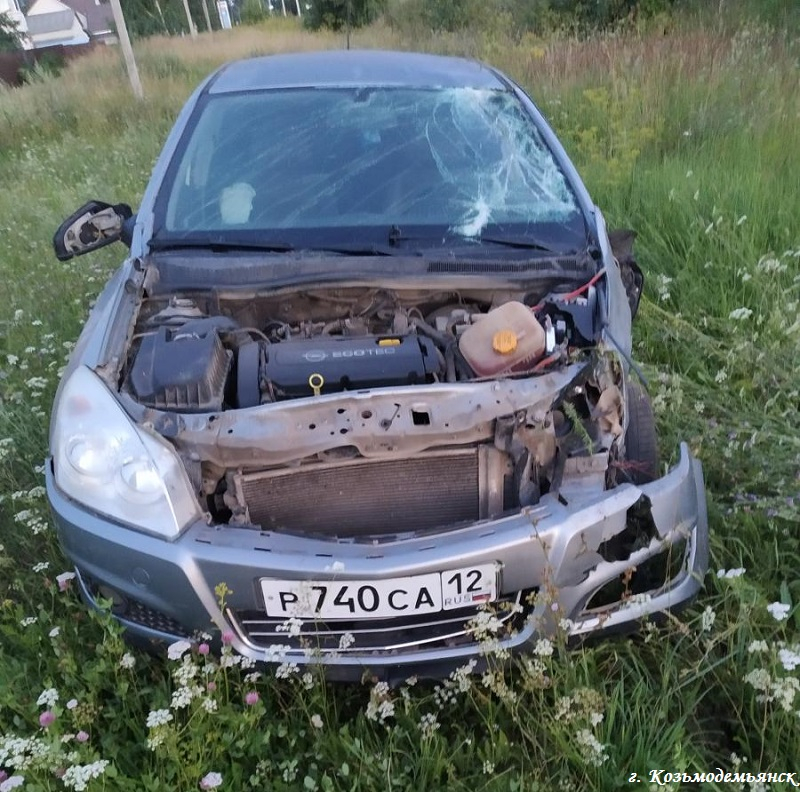 В Козьмодемьянске водитель легковушки улетел в кювет