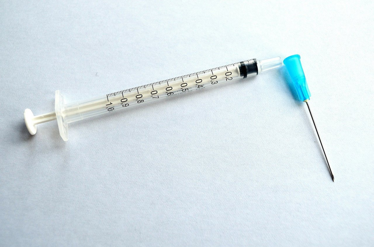 Глава Минздрава: массовая вакцинация от коронавируса стартует осенью